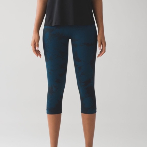 lululemon athletica Women's Flow & Go Crop Pants - Black - Picture 4 of 6